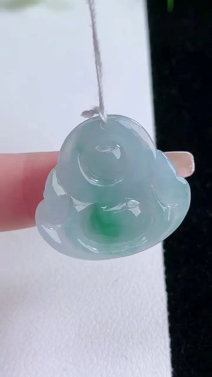 天然A货翡翠佛公吊坠，尺寸23.5-35.5-6，重量:5.48g
1月26日