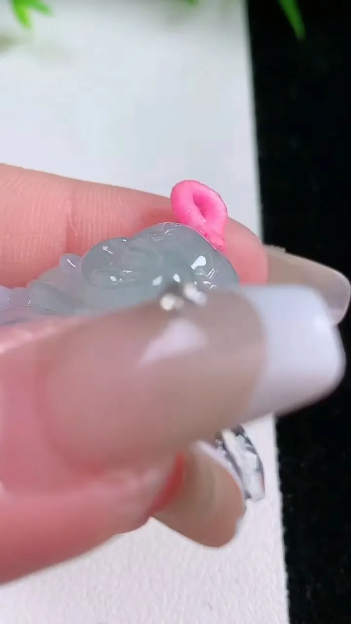 天然A货翡翠佛公吊坠，尺寸29.6-32.7-5.8，重量:9.03g
1月26日