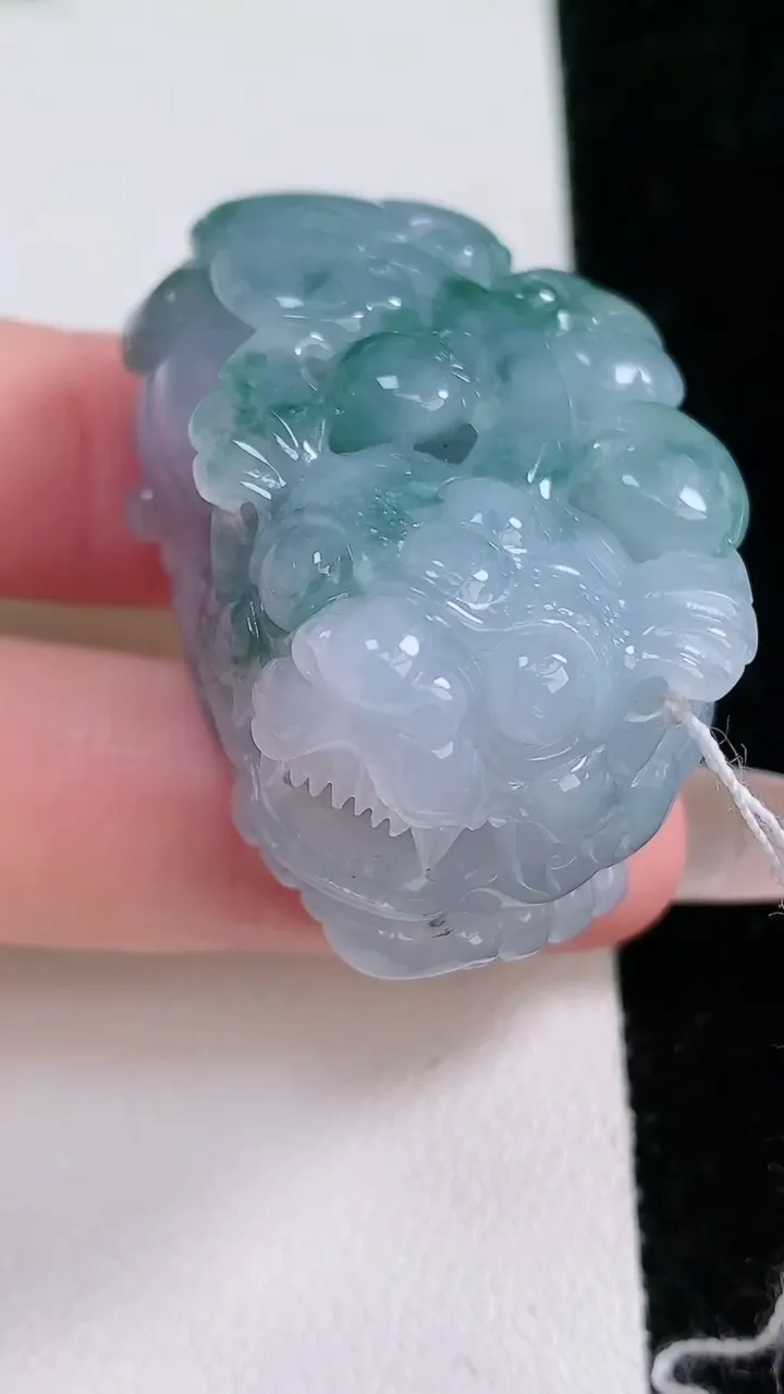 天然A货翡翠紫罗兰飘花貔貅吊坠，尺寸39.7-27.4-20，重量:48.17g
1月26日