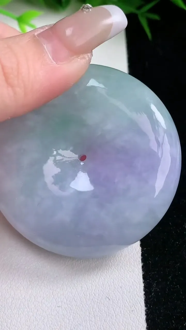 天然A货翡翠春带彩紫罗兰平安扣吊坠，尺寸51.3-13，重量:74.79g
1月26日