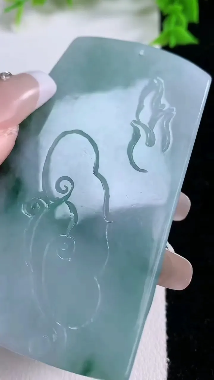 天然A货翡翠飘花普贤菩萨吊坠，尺寸70.3-45.7-5.6，重量:41.97g
1月26日