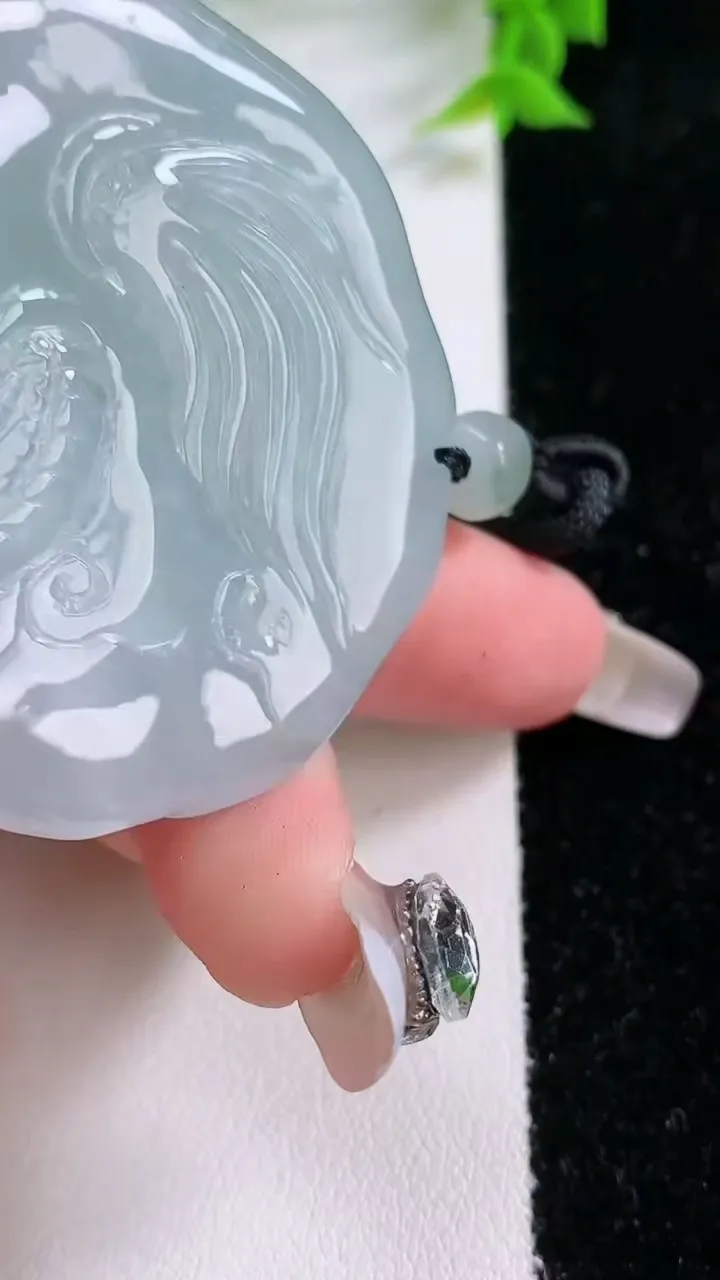 天然A货翡翠龙牌吊坠，尺寸50-11.7，重:49.81g
1月26日