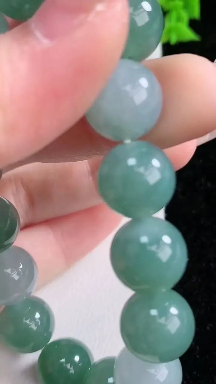 天然A货翡翠圆珠手串，尺寸12-16颗，重量:50.30g1月26日
工厂直销收藏佳品,种好水足，色泽均匀，有种有色，上手高大气！