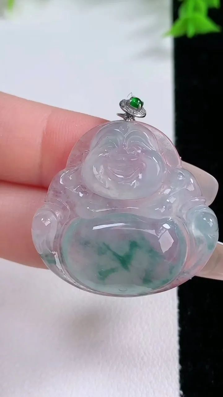 天然A货翡翠种飘花佛公吊坠，尺寸30.7-32.2-5.8，重量:9.33g
1月26日