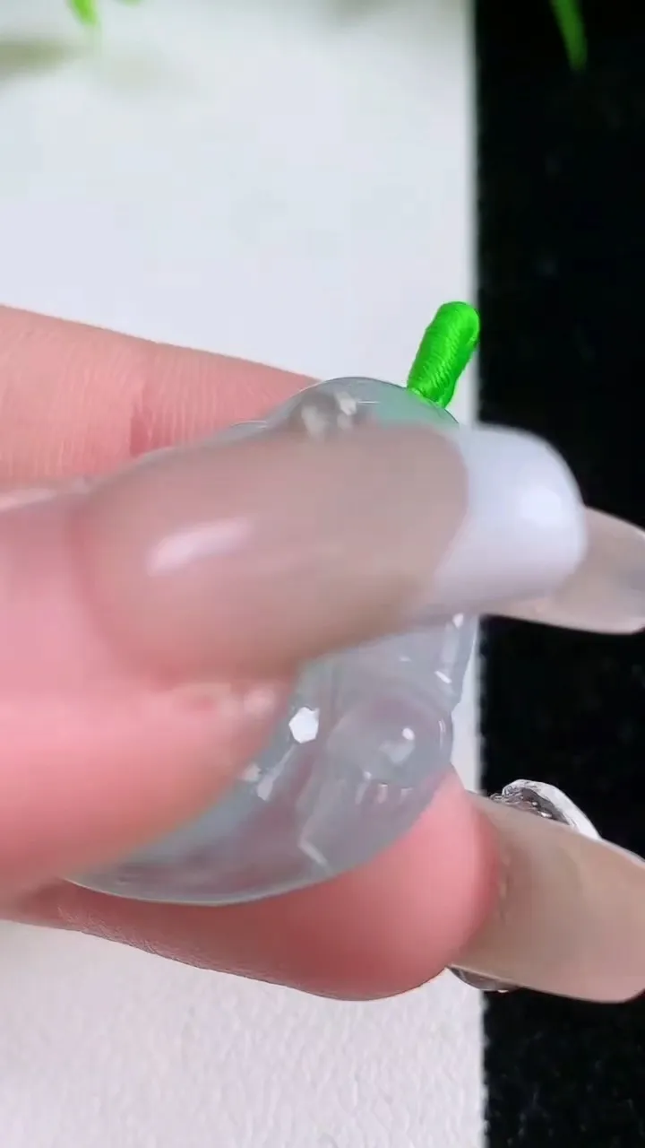 天然A货翡翠飘花佛公吊坠，尺寸31-31.5-5.4，重量:7.69g
1月26日