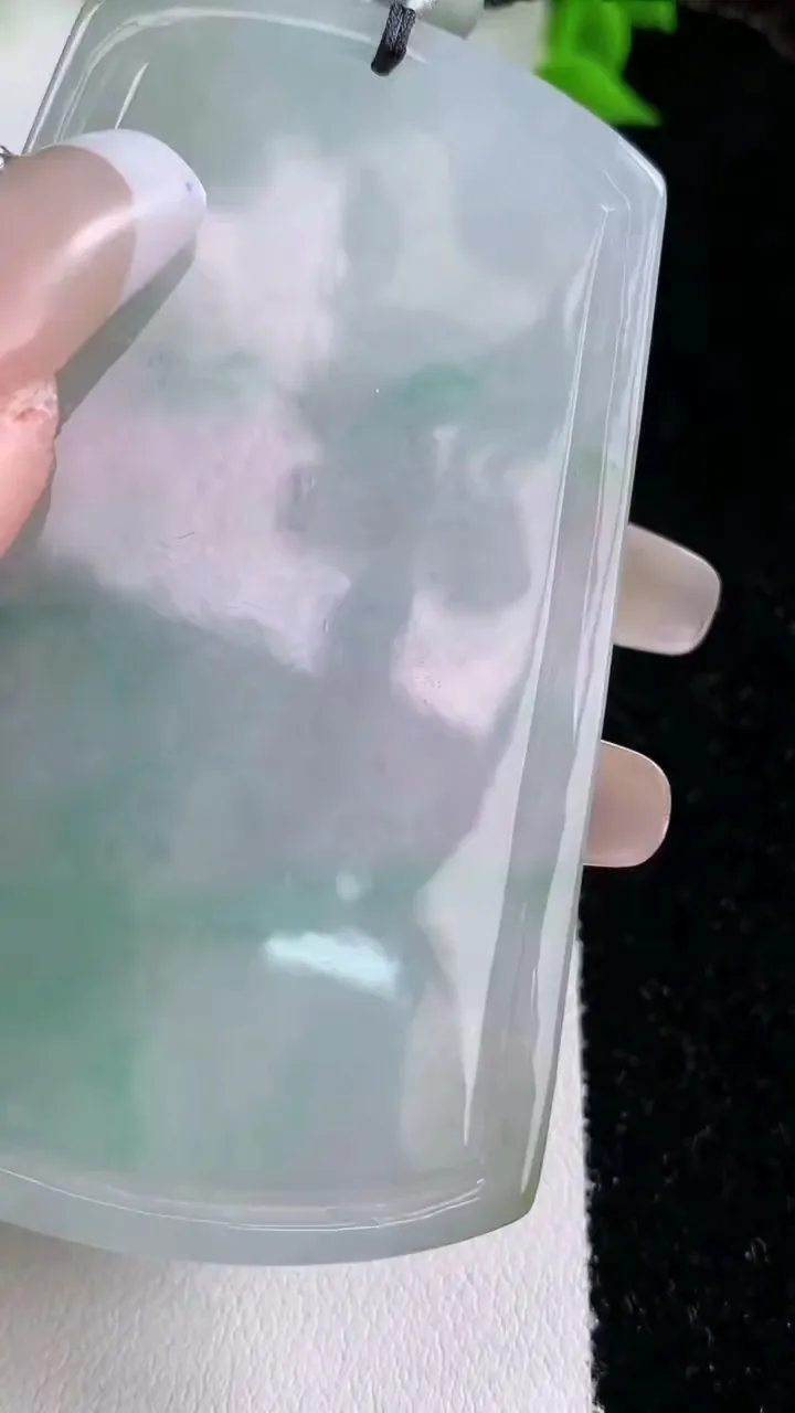 天然A货翡翠飘花祥龙观音菩萨吊坠，尺寸66.6-42.4-5.8，重:33.15g
1月26日