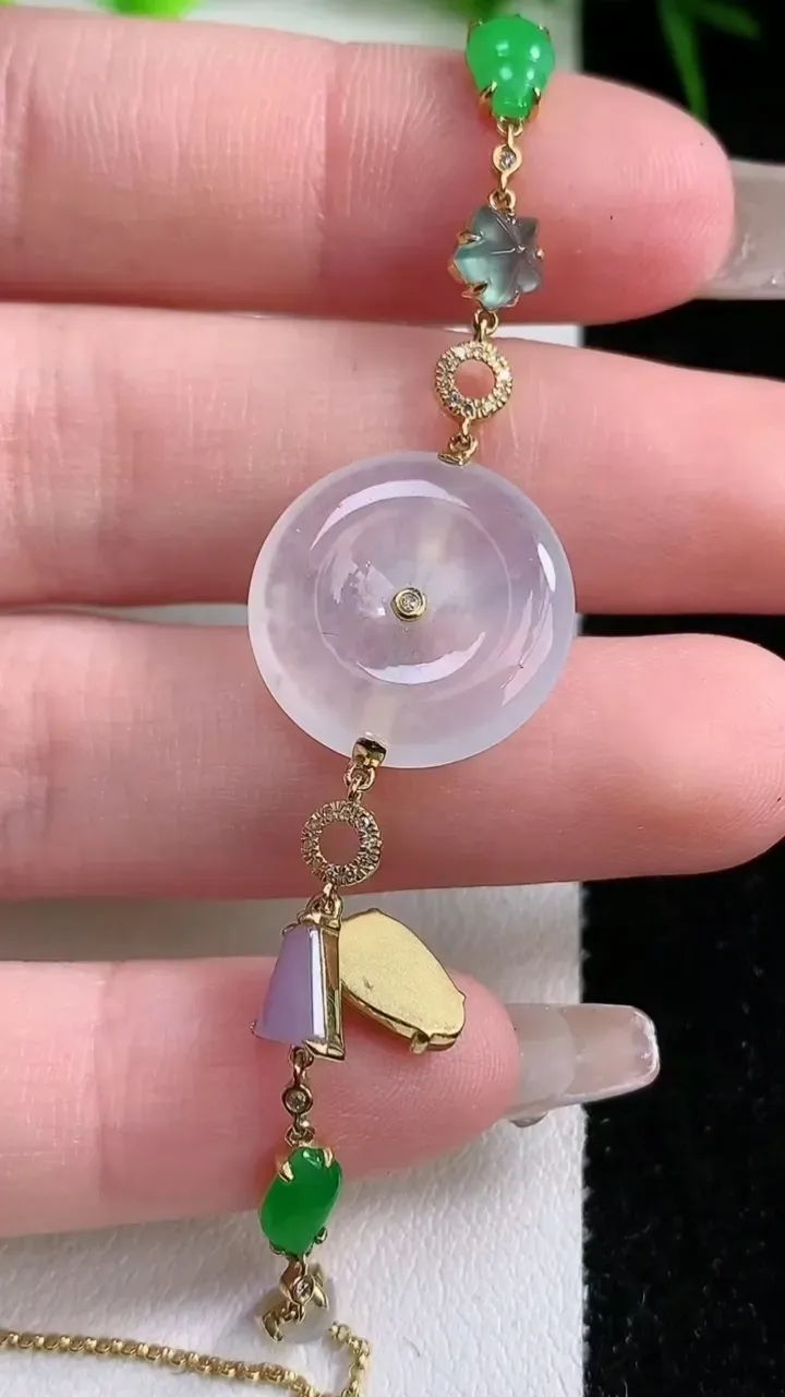 天然A货翡翠种白冰平安扣手链，尺寸17-3.4，重量:6.23g
1月26日