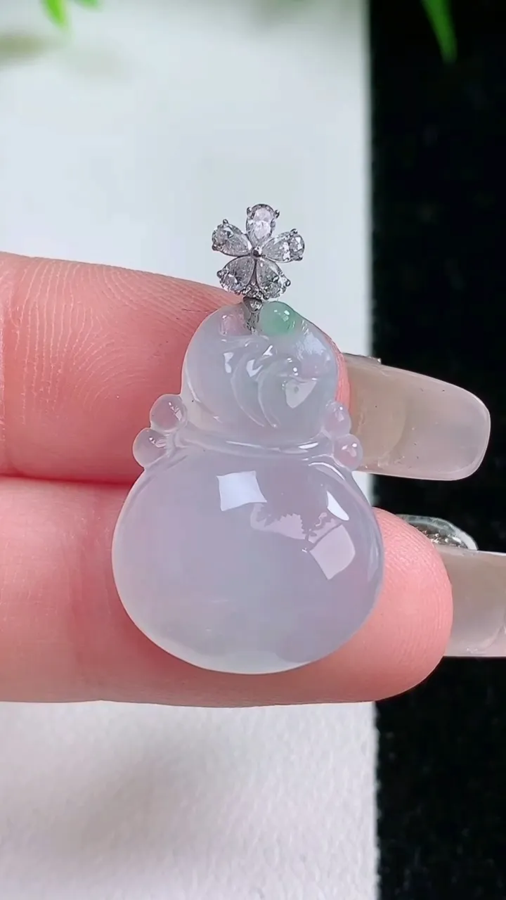 天然A货翡翠福袋吊坠，尺寸21-17-5.7，重量:3.56g
1月26日