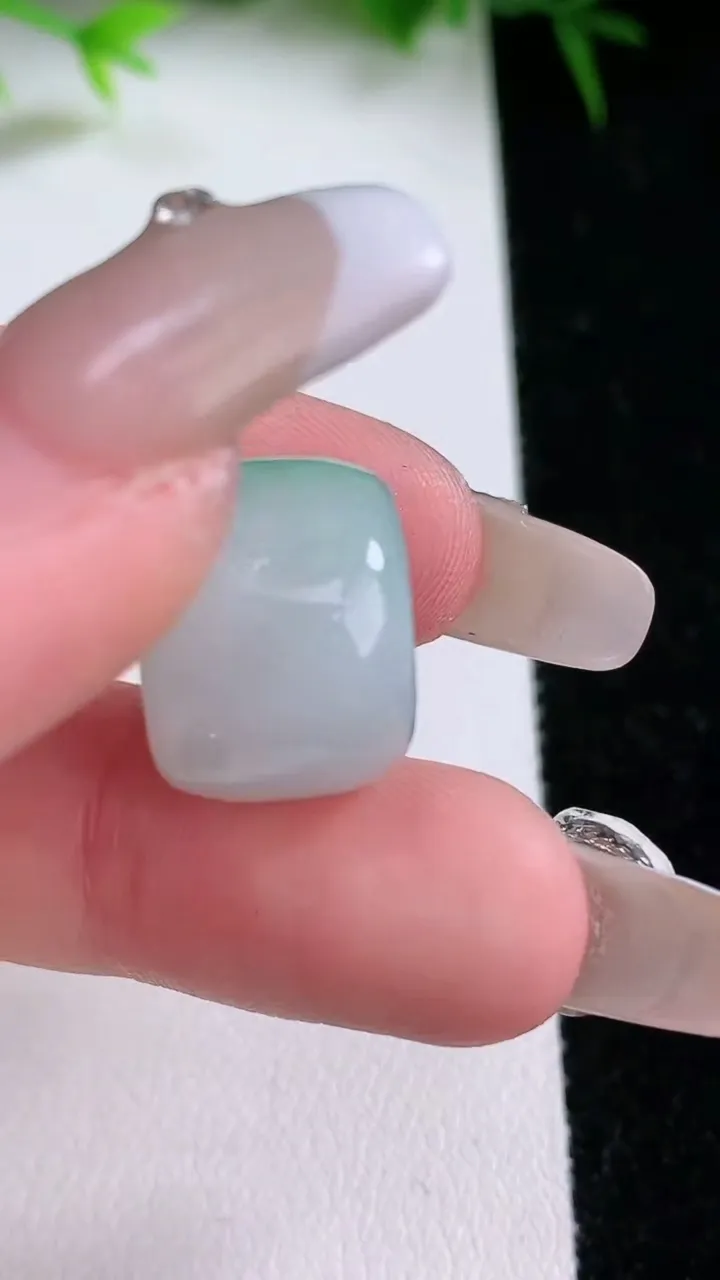 天然A货翡翠路路通吊坠，尺寸16-12，重量:7.68g
1月26日