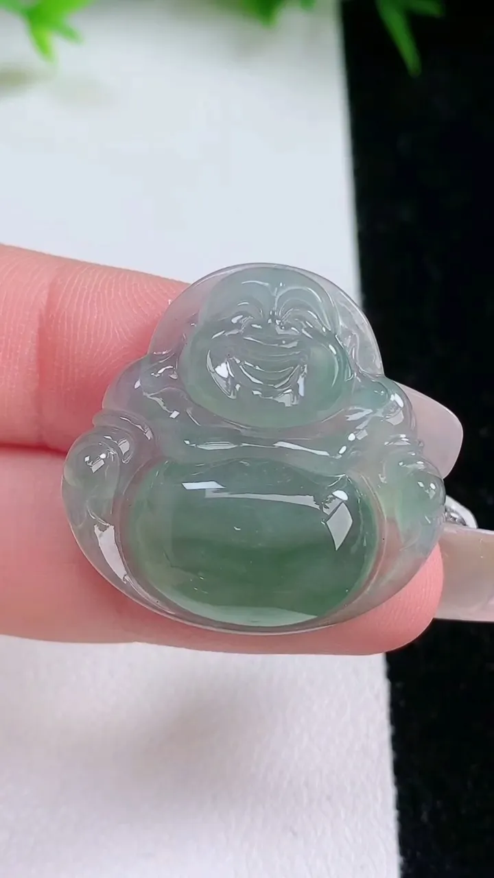 天然A货翡翠佛公吊坠，尺寸27-28-5，重量:5.60g
1月26日