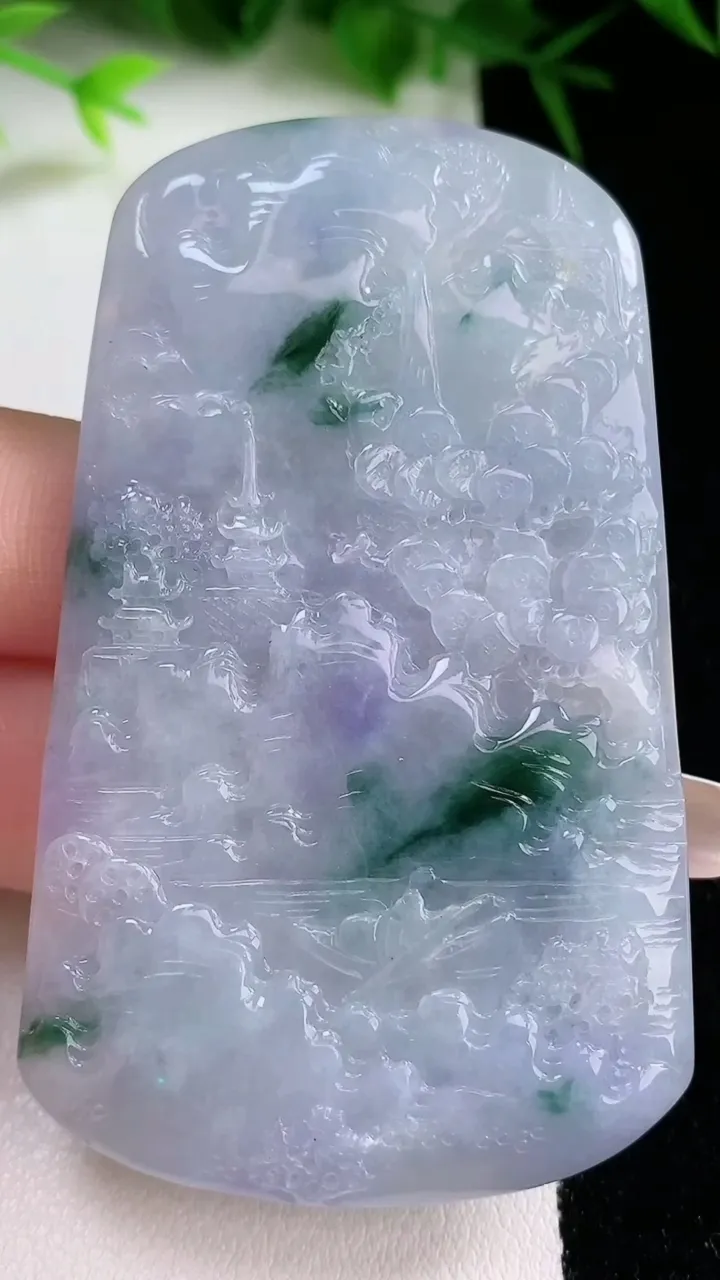 天然A货翡翠牌吊坠，尺寸68-40-5，重量:35.90g
1月26日