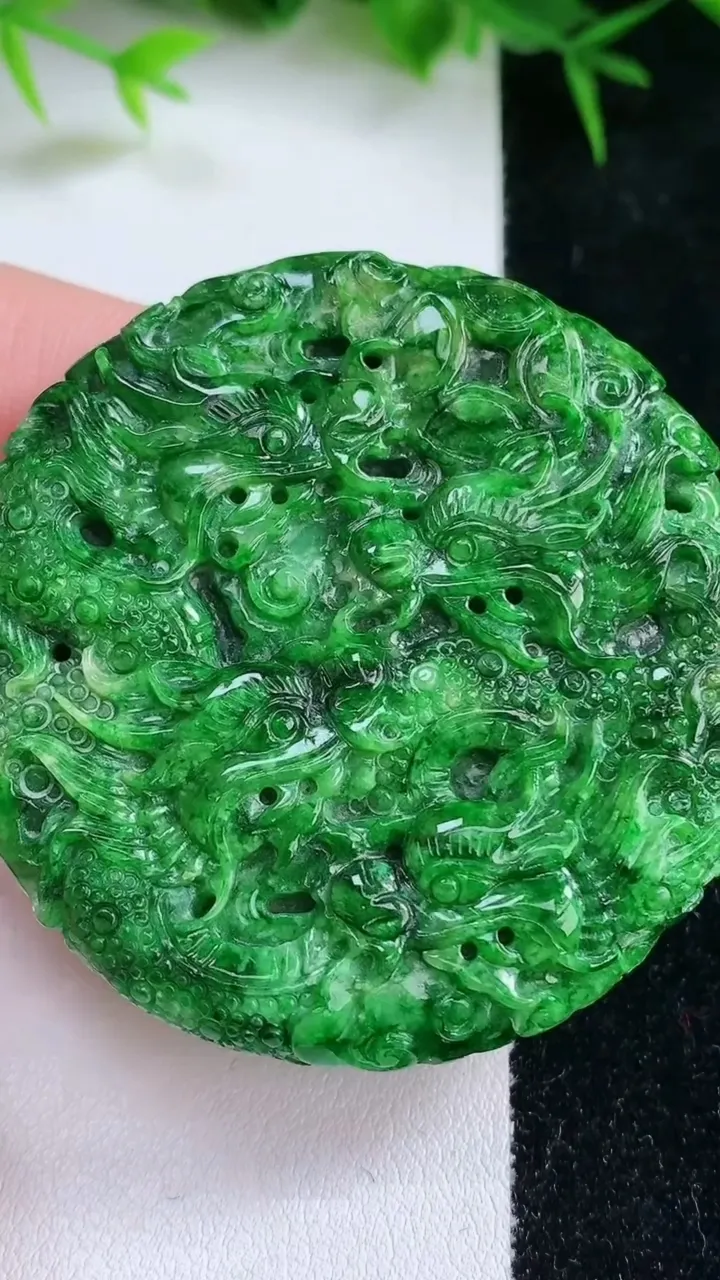 天然A货翡翠九龙至尊 龙牌吊坠，尺寸52-10.4，重量:59.66g
1月26日