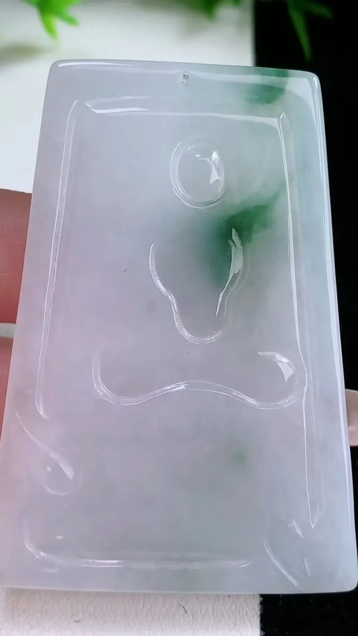 天然A货翡翠大势至菩萨吊坠，尺寸60-42.3-5.3，重量:31.47g
1月26日