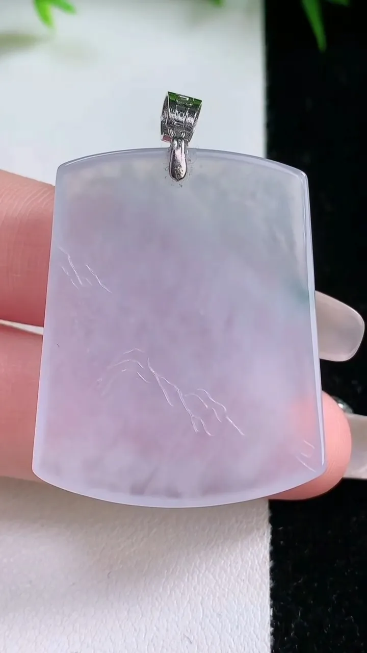 天然A货翡翠山水牌吊坠，尺寸36.8-30-4，重量:11.70g
1月26日