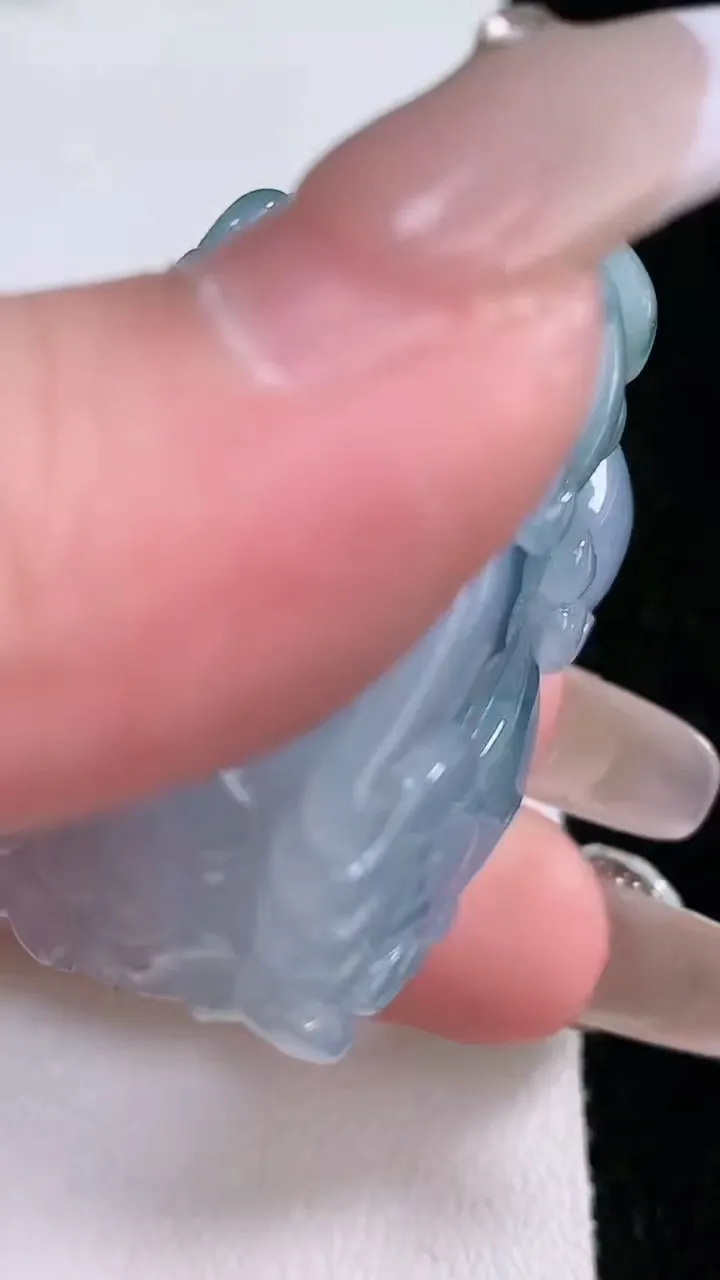 天然A货翡翠紫罗兰飘花貔貅吊坠，尺寸39.7-27.4-20，重量:48.17g
1月26日