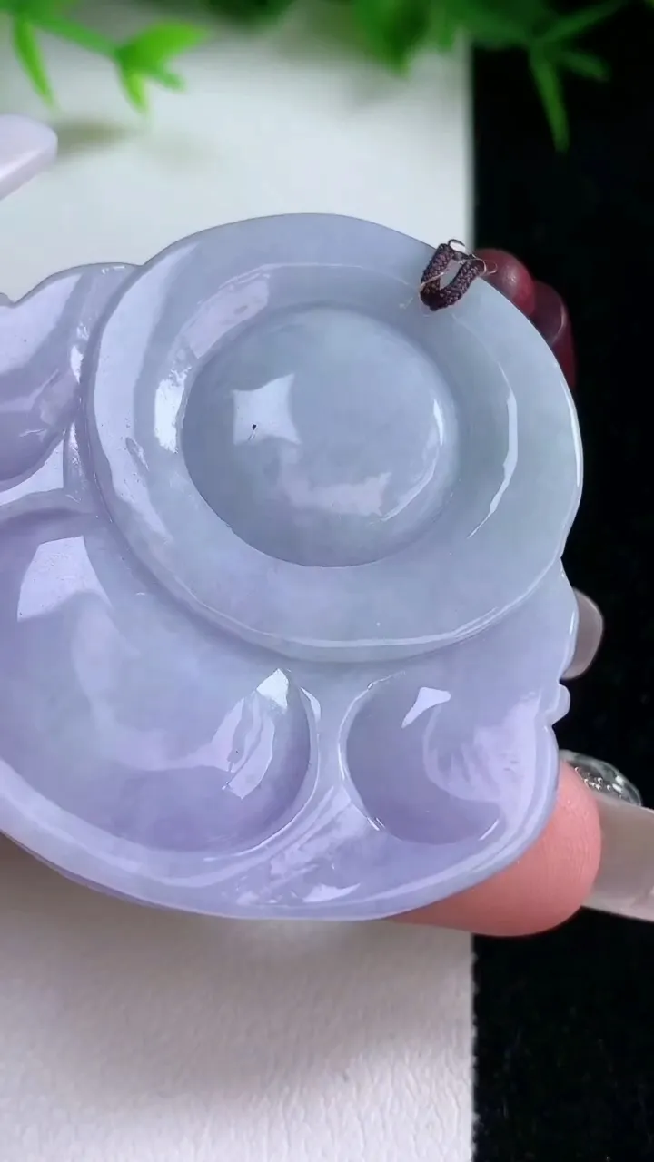 天然A货翡翠紫罗兰佛公吊坠，尺寸46.3-49.3-12，重量:46.82g
1月26日