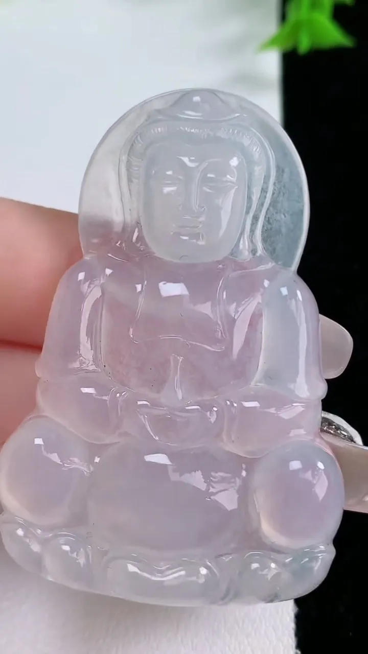 天然A货翡翠观音菩萨吊坠，尺寸54.7-35.8-5.2，重量:17.61g
1月26日