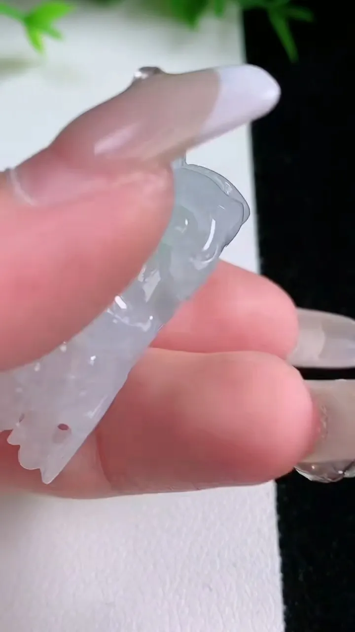 天然A货翡翠貔貅吊坠，尺寸38-21.2-13，重量:23.31g
1月26日