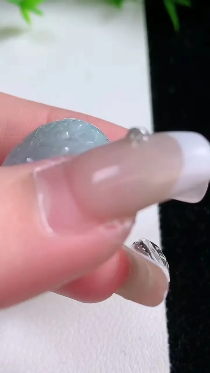 天然A货翡翠紫罗兰雕花路路通吊坠，尺寸22-12.5，重量:12.23g
1月26日