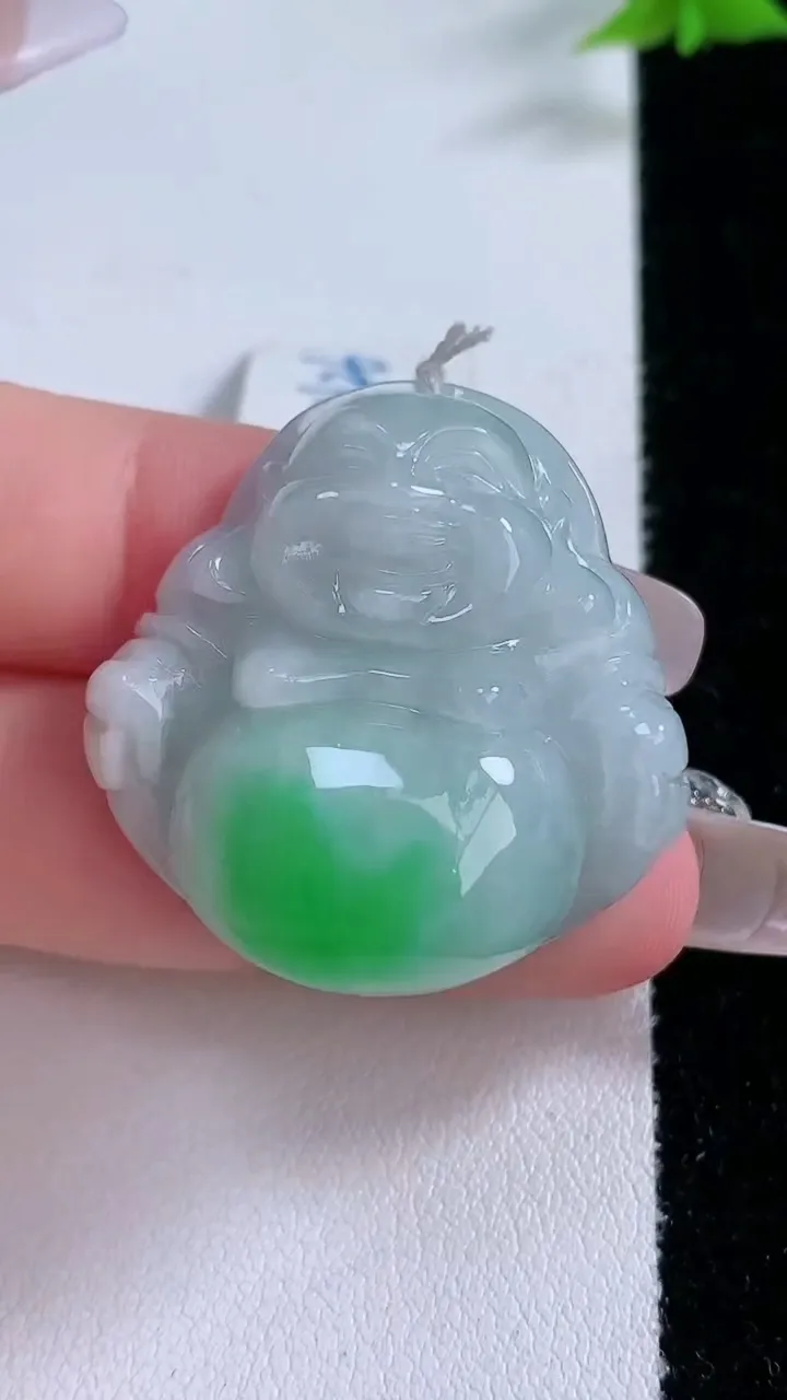 天然A货翡翠佛公吊坠，尺寸32.2-31-12.6，重量:19.12g
1月26日