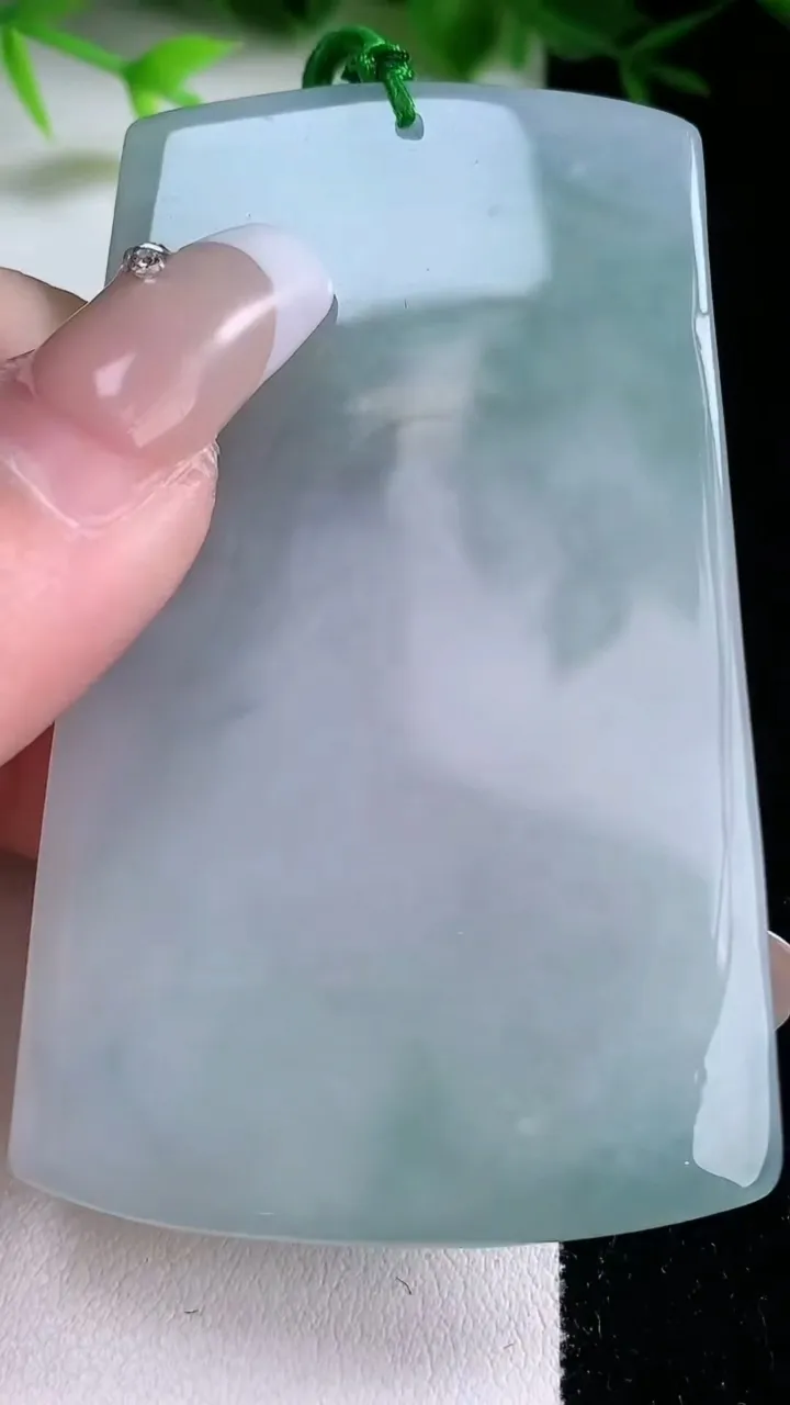 天然A货翡翠普贤菩萨吊坠，尺寸68.4-40.8-4.8，重量:34.69g
1月26日