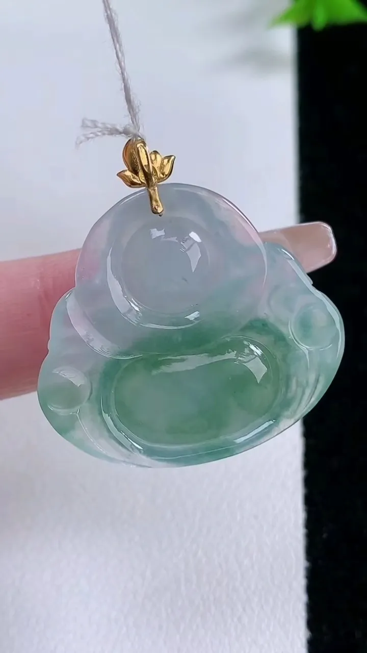 天然A货翡翠佛公吊坠，尺寸26-29-5.6，重量:6.21g
1月26日