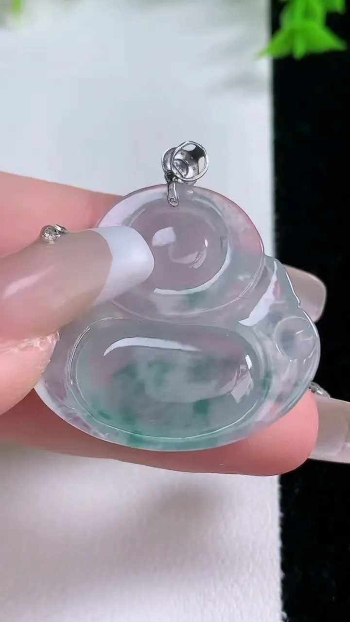 天然A货翡翠种飘花佛公吊坠，尺寸30.7-32.2-5.8，重量:9.33g
1月26日