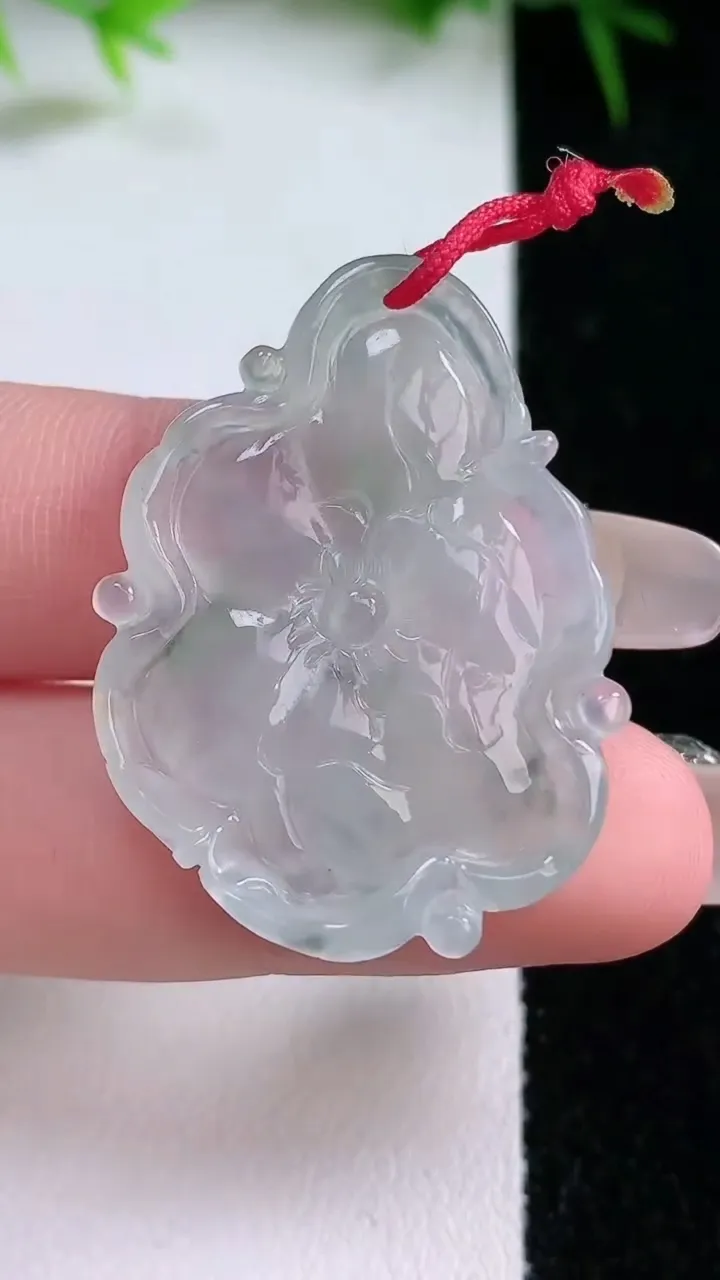 天然A货翡翠飘花年年有余吊坠，尺寸34.8-25.2-5.2，重量:6.63g
1月26日