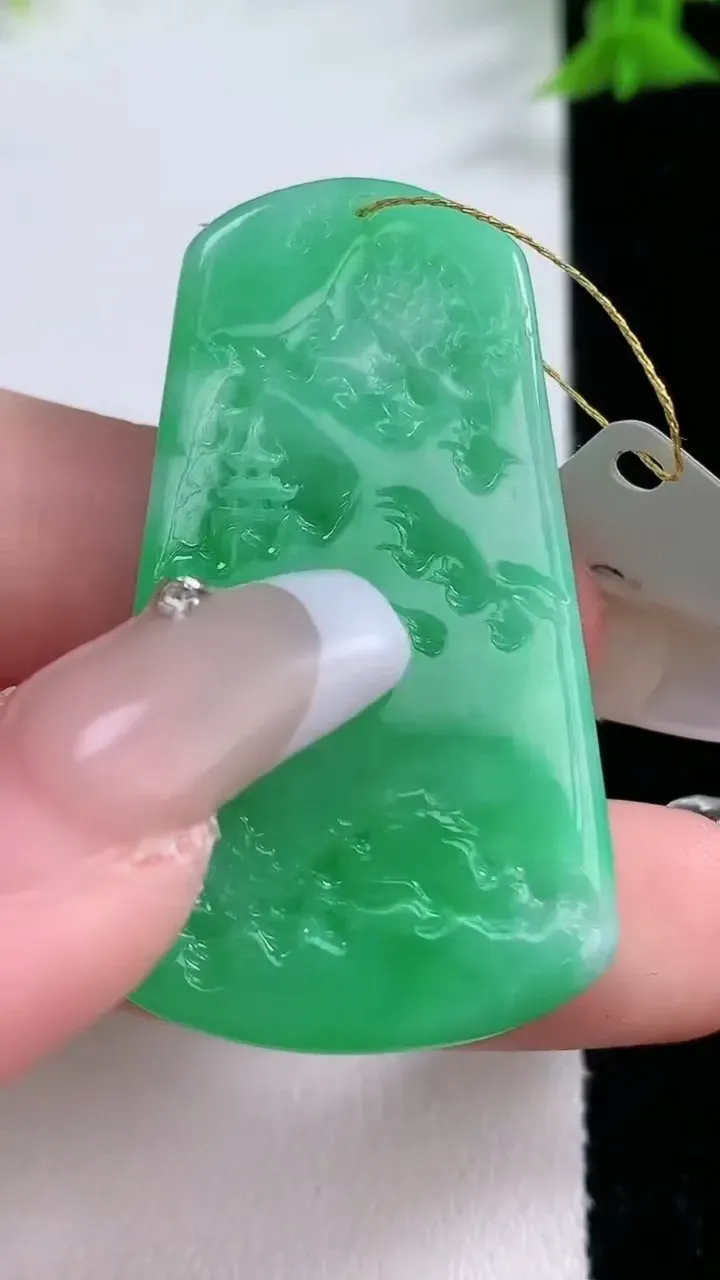 天然A货翡翠山水牌吊坠，尺寸45.2-25.5-6，重量:16.26g
1月26日