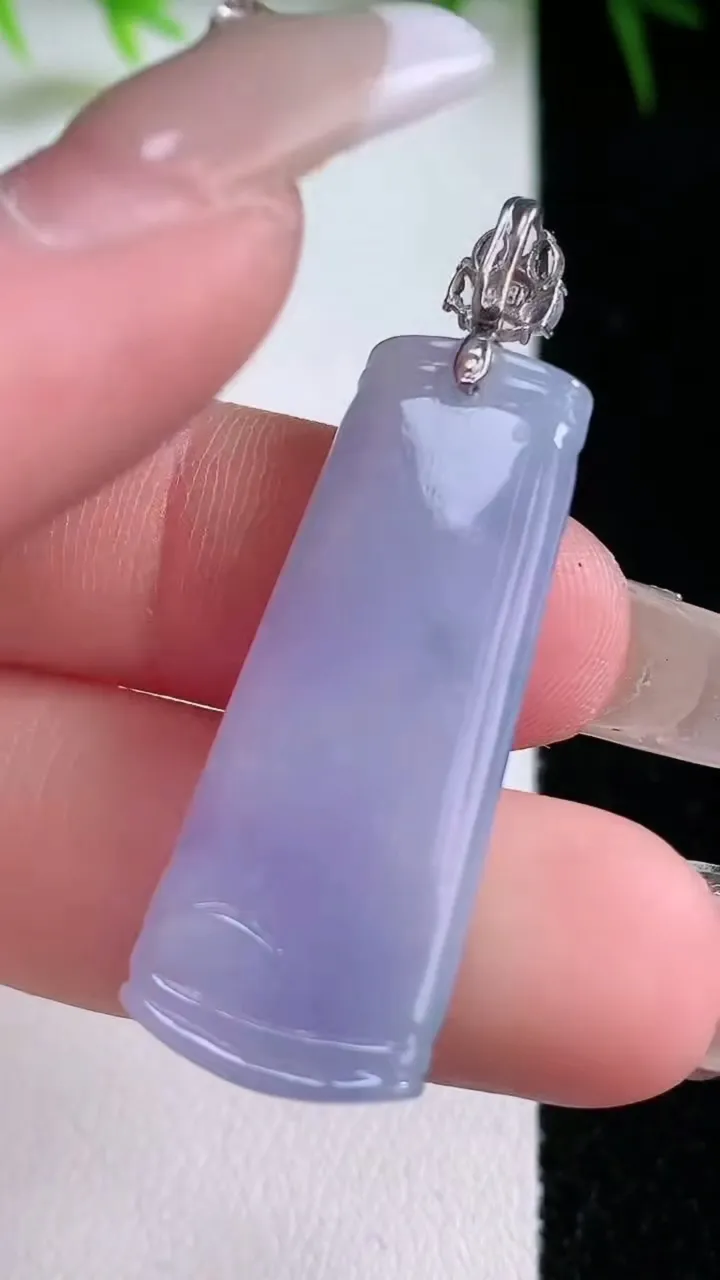 天然A货翡翠18K金紫罗兰节节高升 竹节吊坠，尺寸35-13.8-3.5，重量:5.28g
1月26日