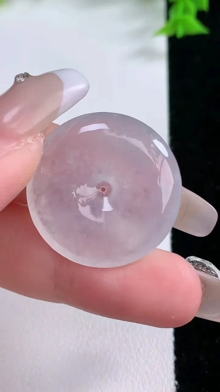 天然A货翡翠平安扣吊坠，尺寸26-4.6，重量:6.45g
1月26日