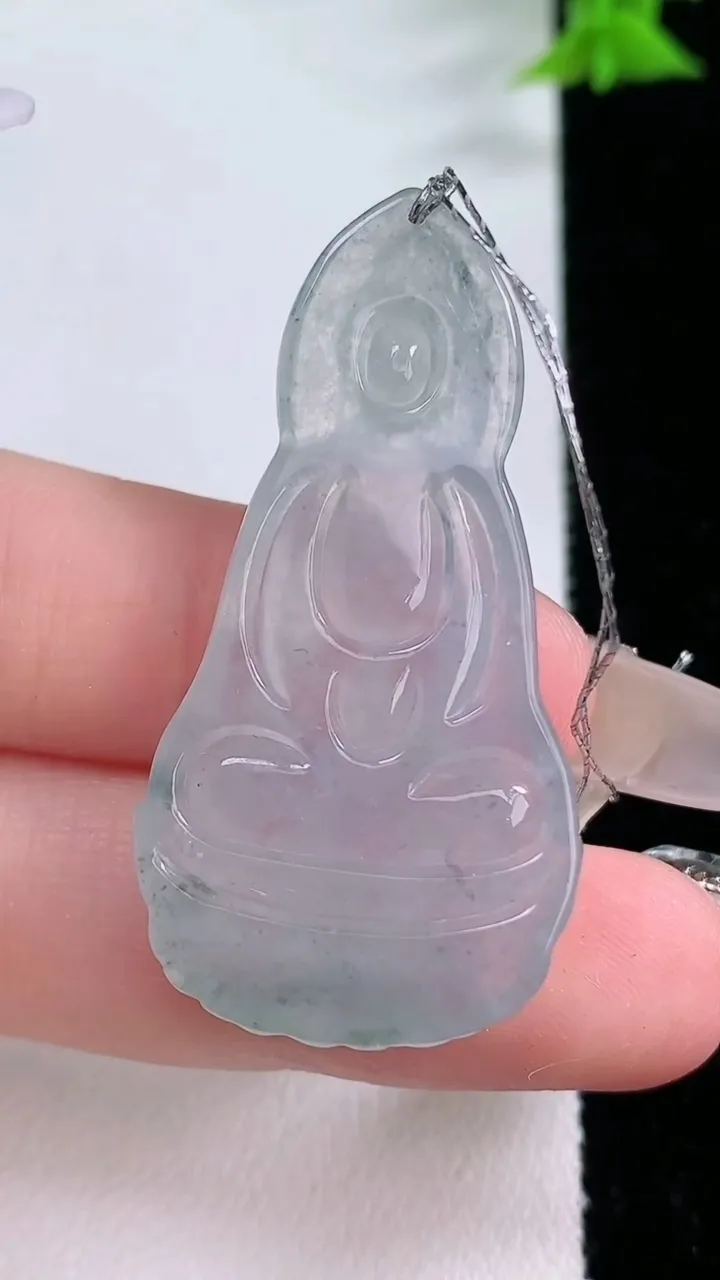 天然A货翡翠飘花观音菩萨吊坠，尺寸44-21.8-5.8，重量:9.30g
1月26日
