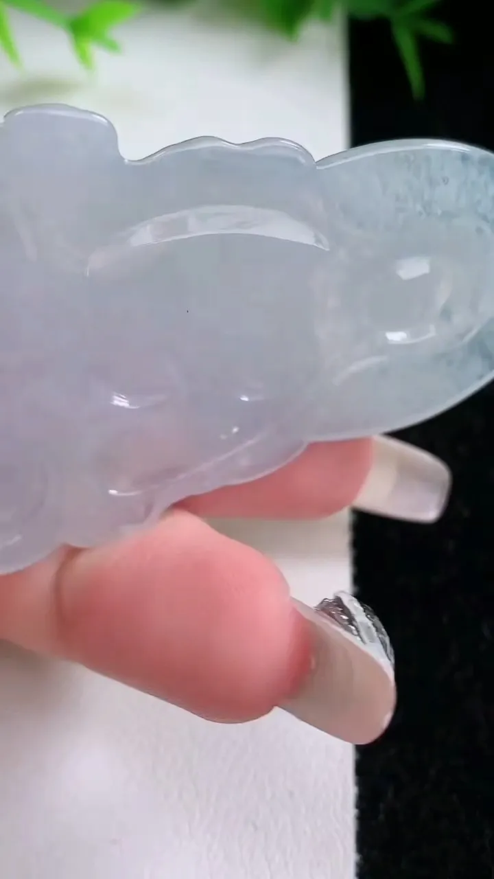 天然A货翡翠观音菩萨吊坠，尺寸63.5-38-5，重量:20.32g
1月26日