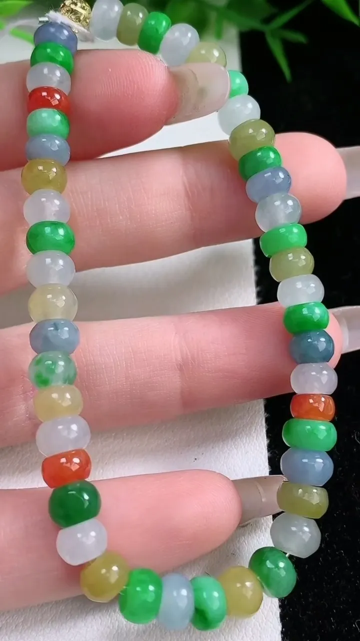 天然A货翡翠四彩算盘珠手串，尺寸6.4-4.5-45颗，重量:14.78g1月26日
工厂直销收藏佳品,种好水足，色泽均匀，有种有色，上手高大气！