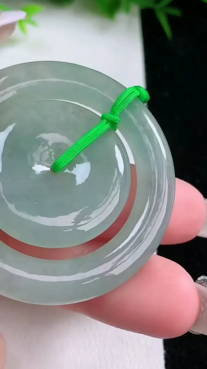 天然A货翡翠母子平安扣吊坠，尺寸44.6-5，重量:20.53g
1月26日