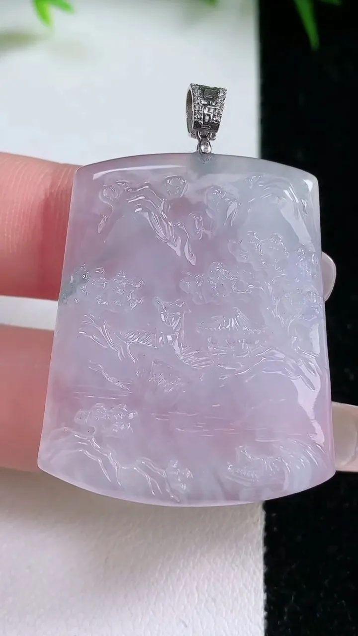 天然A货翡翠山水牌吊坠，尺寸36.8-30-4，重量:11.70g
1月26日