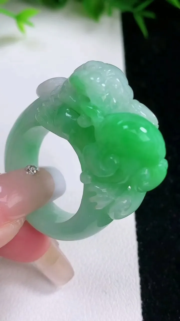 天然A货翡翠霸王貔貅指环扳指，尺寸21.4-30-13.4-17.3，重量:24.42g2026年1