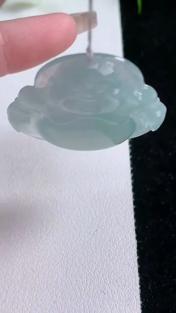 天然A货翡翠佛公吊坠，尺寸33.7-36.6-6，重量:10.49g
1月26日