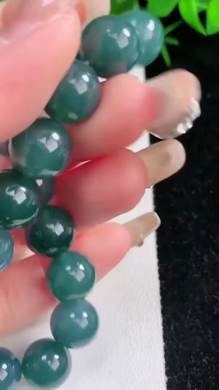 天然A货翡翠圆珠手串，尺寸11-18颗，重量:42.62g1月26日
工厂直销收藏佳品,种好水足，色泽均匀，有种有色，上手高大气！