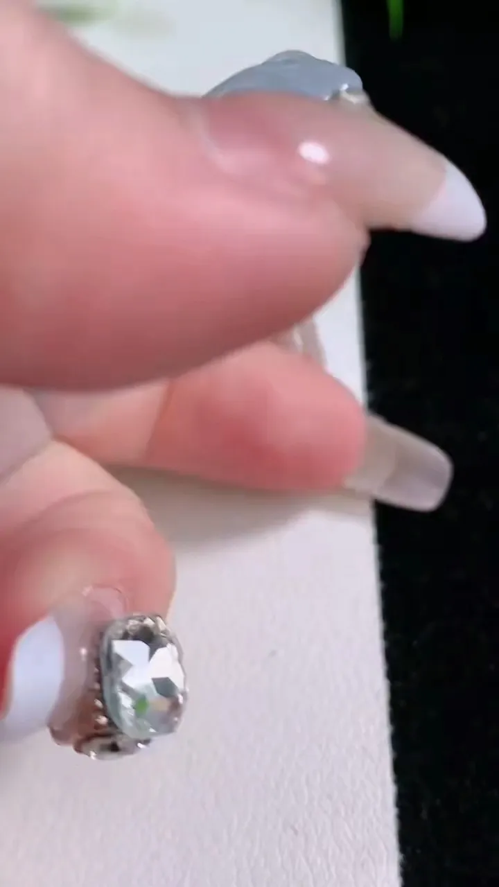 天然A货翡翠紫罗兰龙牌吊坠，尺寸56.4-44.7-7.4，重量:39.02g
1月26日