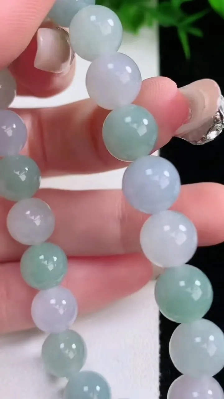 天然A货翡翠圆珠手串，尺寸9.3-21颗，重量:30.98g1月26日
工厂直销收藏佳品,种好水足，色泽均匀，有种有色，上手高大气！