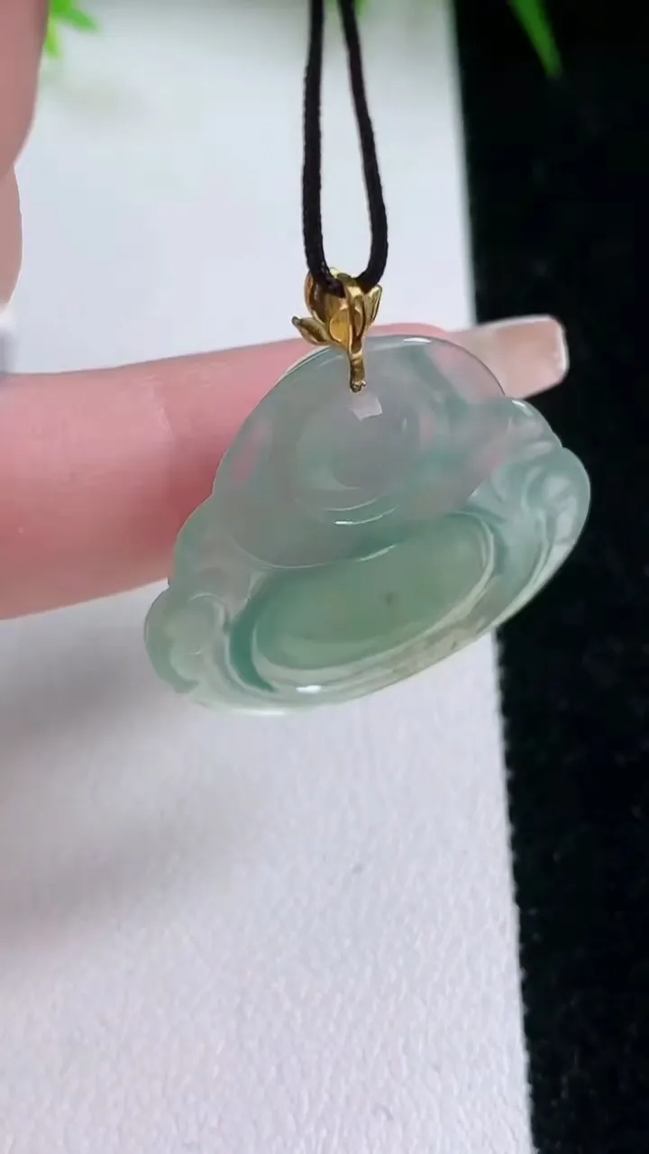 天然A货翡翠佛公吊坠，尺寸24.6-29-5，重量:5.18g
1月26日