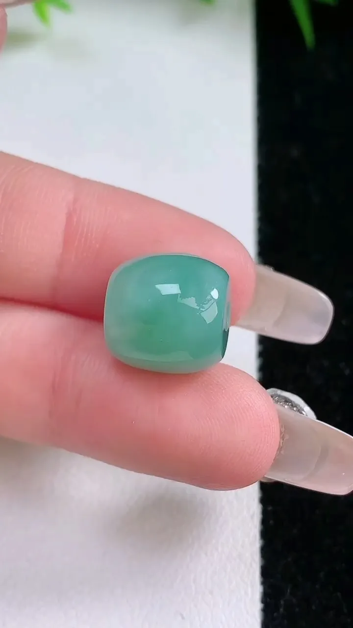 天然A货翡翠路路通吊坠，尺寸12-12.7，重量:4.54g
1月26日