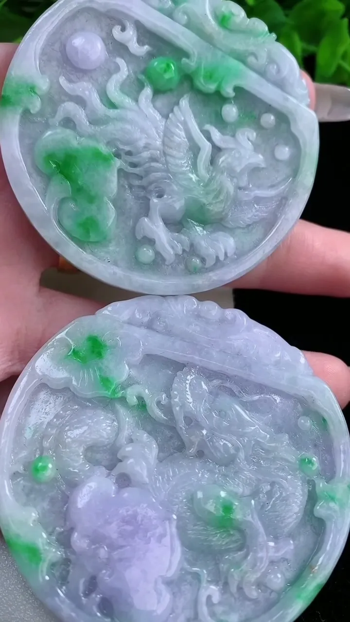 天然A货翡翠春带彩紫罗兰龙凤呈祥吊坠一对，尺寸57-5.6，重量:84.47g
1月26日