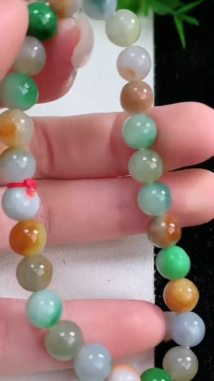 天然A货翡翠三彩圆珠手串，尺寸7.2-26颗，重量:16.45g1月26日
工厂直销收藏佳品,种好水足，色泽均匀，有种有色，上手高大气！