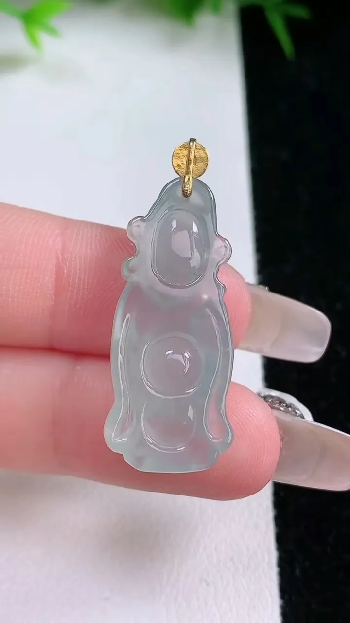 天然A货翡翠财神爷吊坠，尺寸28.8-12.7-5.5，重量:3.74g
1月26日