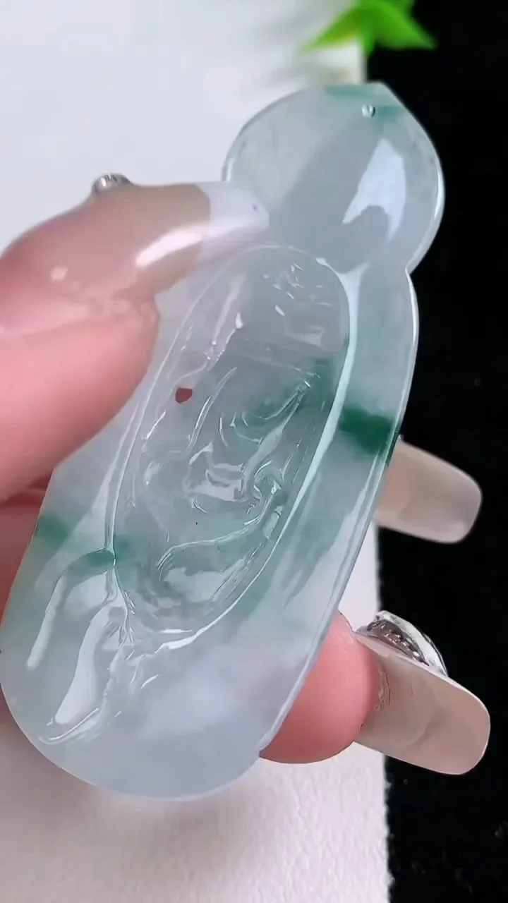 天然A货翡翠冰种飘花观音菩萨吊坠，尺寸60-23.5-11.8，重:17.51g
1月26日