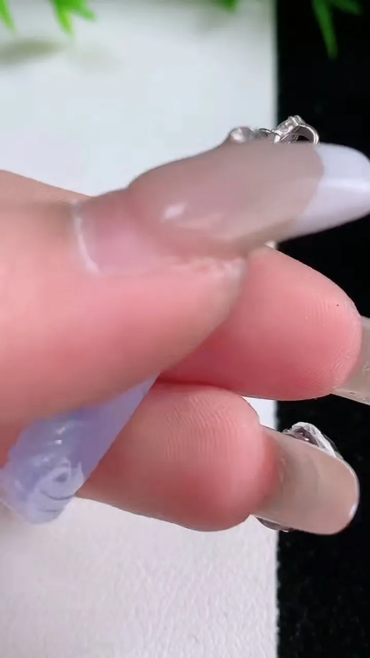 天然A货翡翠18K金紫罗兰节节高升 竹节吊坠，尺寸35-13.8-3.5，重量:5.28g
1月26日