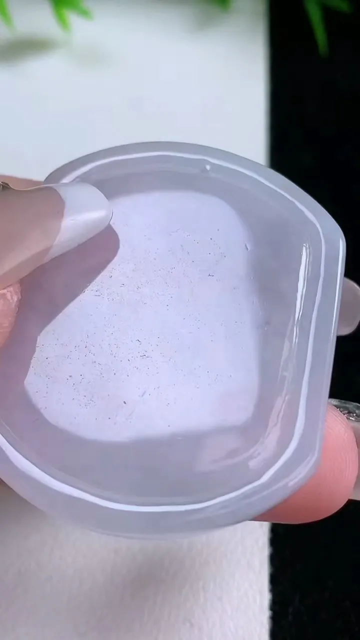 天然A货翡翠紫罗兰生肖鼠吊坠，尺寸41.7-35.6-4.8，重量:12.41g
1月26日