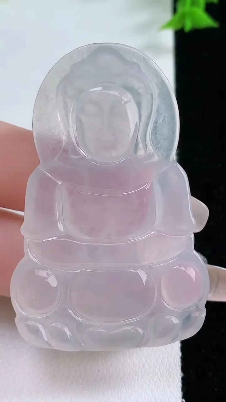 天然A货翡翠观音菩萨吊坠，尺寸54.7-35.8-5.2，重量:17.61g
1月26日